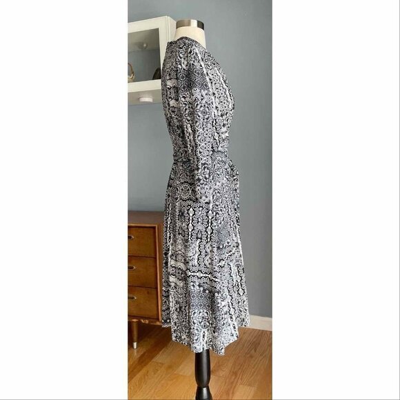 Blue Illusion Monochrome Print Jersey Knit Front Waist Wrap Tie Dress - Picture 4 of 6